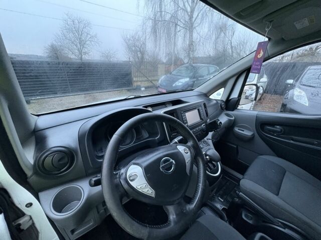 Белый Ниссан NV200, объемом двигателя 0 л и пробегом 127 тыс. км за 6000 $, фото 20 на Automoto.ua