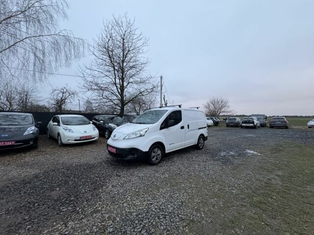 Белый Ниссан NV200, объемом двигателя 0 л и пробегом 127 тыс. км за 6000 $, фото 16 на Automoto.ua