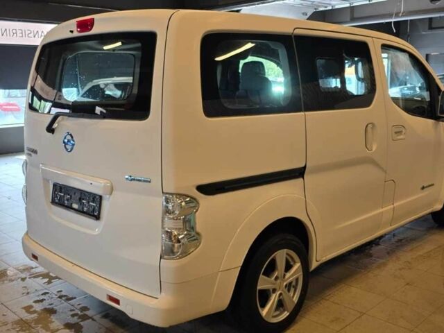 Белый Ниссан NV200, объемом двигателя 0 л и пробегом 70 тыс. км за 8100 $, фото 1 на Automoto.ua