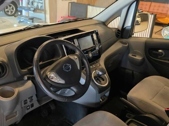 Белый Ниссан NV200, объемом двигателя 0 л и пробегом 70 тыс. км за 8100 $, фото 3 на Automoto.ua