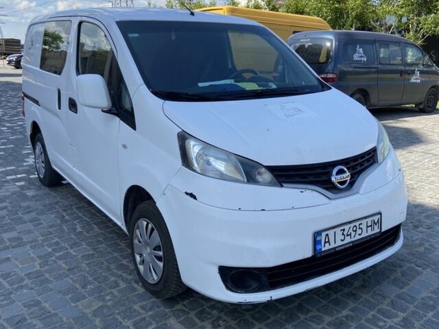 Белый Ниссан NV200, объемом двигателя 1.5 л и пробегом 135 тыс. км за 12000 $, фото 1 на Automoto.ua