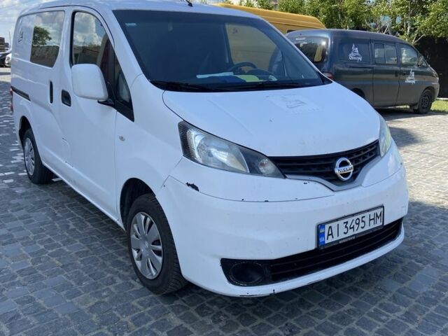 Белый Ниссан NV200, объемом двигателя 1.5 л и пробегом 135 тыс. км за 12000 $, фото 4 на Automoto.ua