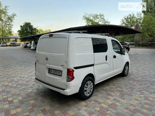 Білий Ніссан NV200, об'ємом двигуна 2 л та пробігом 87 тис. км за 12500 $, фото 4 на Automoto.ua