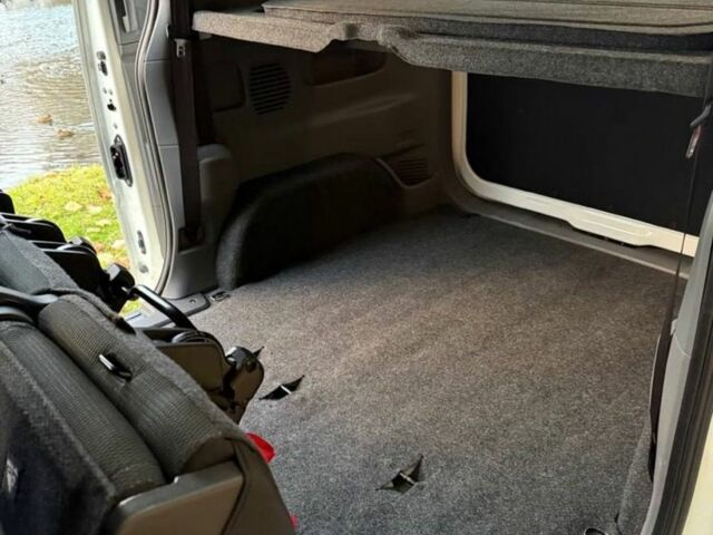 Белый Ниссан NV200, объемом двигателя 0 л и пробегом 38 тыс. км за 14655 $, фото 6 на Automoto.ua