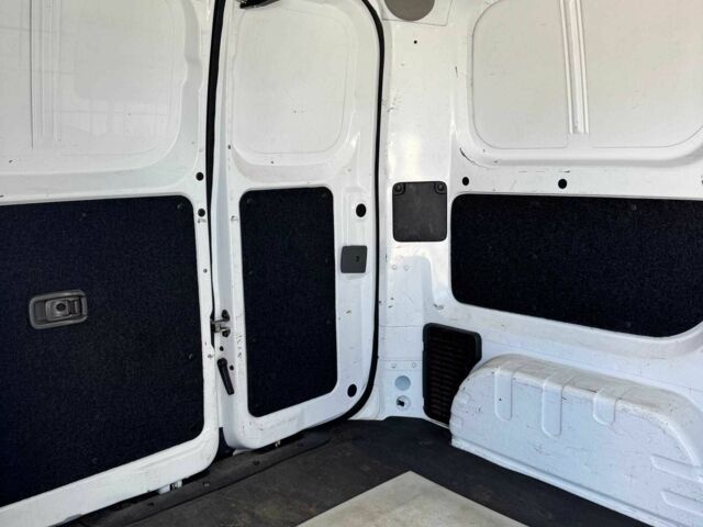 Белый Ниссан NV200, объемом двигателя 2 л и пробегом 206 тыс. км за 9500 $, фото 14 на Automoto.ua