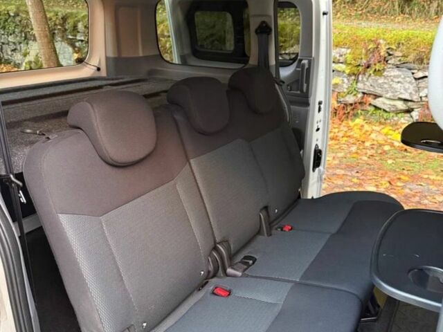 Белый Ниссан NV200, объемом двигателя 0 л и пробегом 38 тыс. км за 14655 $, фото 8 на Automoto.ua