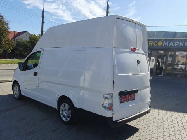 Белый Ниссан NV200, объемом двигателя 0 л и пробегом 26 тыс. км за 13500 $, фото 3 на Automoto.ua