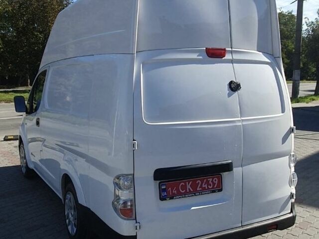 Белый Ниссан NV200, объемом двигателя 0 л и пробегом 26 тыс. км за 13500 $, фото 2 на Automoto.ua