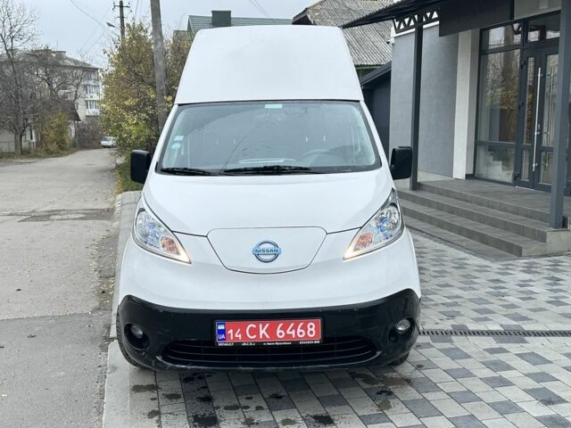 Белый Ниссан NV200, объемом двигателя 0 л и пробегом 40 тыс. км за 12700 $, фото 4 на Automoto.ua