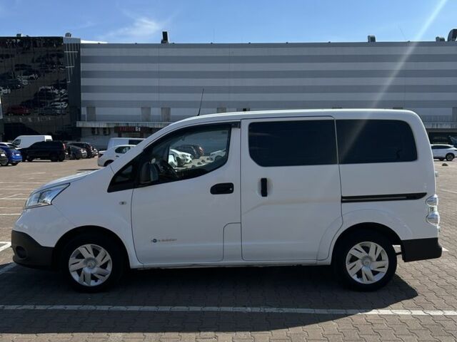Белый Ниссан NV200, объемом двигателя 0 л и пробегом 73 тыс. км за 304 $, фото 1 на Automoto.ua