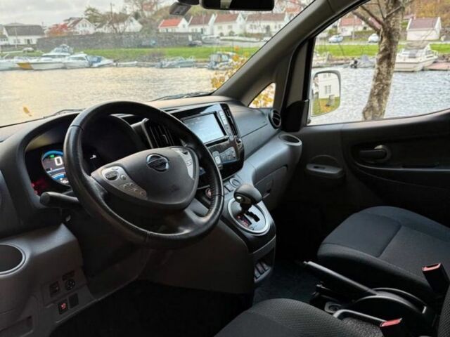 Белый Ниссан NV200, объемом двигателя 0 л и пробегом 38 тыс. км за 14655 $, фото 4 на Automoto.ua