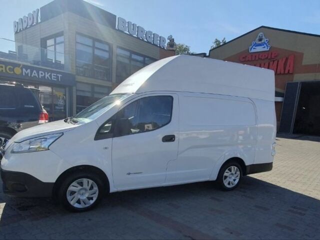 Белый Ниссан NV200, объемом двигателя 0 л и пробегом 26 тыс. км за 13500 $, фото 1 на Automoto.ua