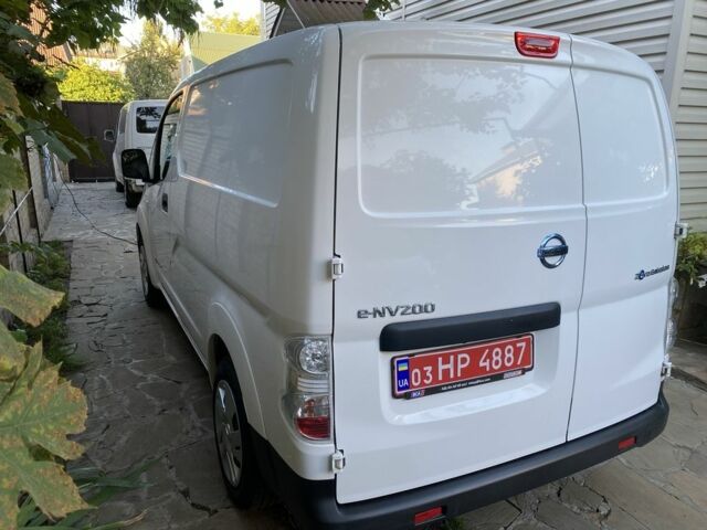 Білий Ніссан NV200, об'ємом двигуна 0 л та пробігом 39 тис. км за 360 $, фото 3 на Automoto.ua