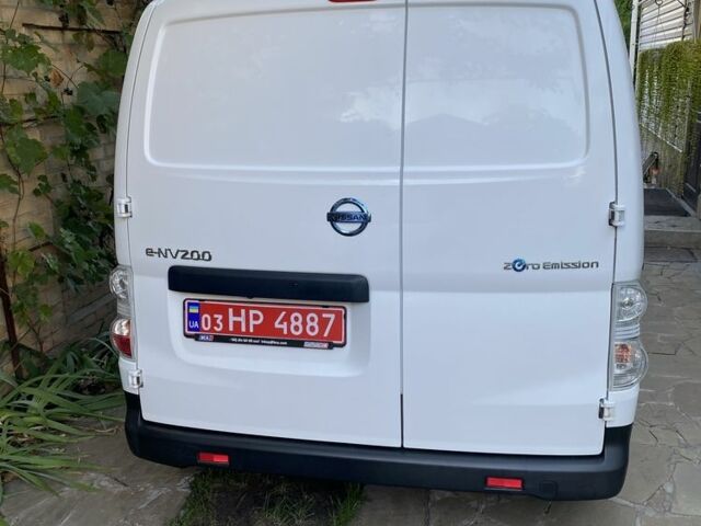 Білий Ніссан NV200, об'ємом двигуна 0 л та пробігом 39 тис. км за 360 $, фото 2 на Automoto.ua