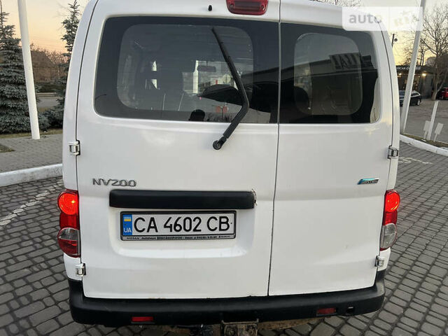 Білий Ніссан NV200, об'ємом двигуна 1.5 л та пробігом 250 тис. км за 6000 $, фото 2 на Automoto.ua