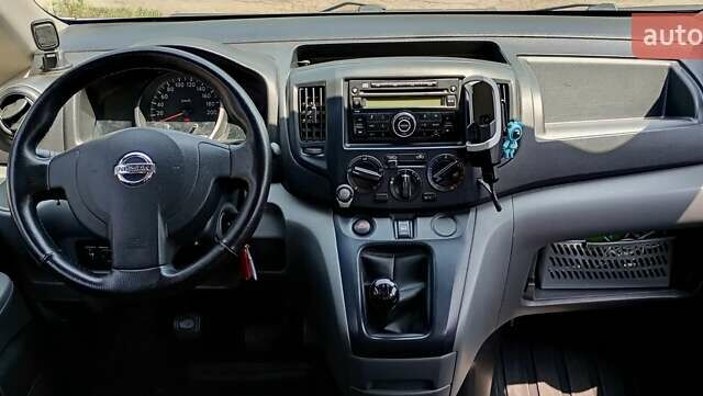 Белый Ниссан NV200, объемом двигателя 1.46 л и пробегом 318 тыс. км за 7400 $, фото 5 на Automoto.ua