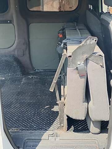 Белый Ниссан NV200, объемом двигателя 1.46 л и пробегом 318 тыс. км за 7400 $, фото 6 на Automoto.ua