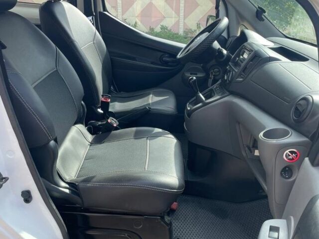 Білий Ніссан NV200, об'ємом двигуна 1.5 л та пробігом 244 тис. км за 7600 $, фото 5 на Automoto.ua