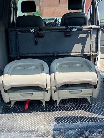 Белый Ниссан NV200, объемом двигателя 1.46 л и пробегом 318 тыс. км за 7400 $, фото 9 на Automoto.ua