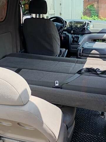 Белый Ниссан NV200, объемом двигателя 1.46 л и пробегом 318 тыс. км за 7400 $, фото 14 на Automoto.ua