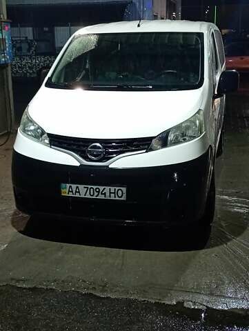 Белый Ниссан NV200, объемом двигателя 1.46 л и пробегом 318 тыс. км за 7400 $, фото 19 на Automoto.ua