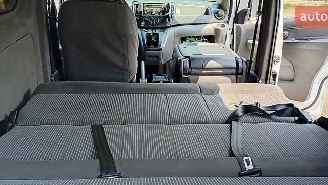 Белый Ниссан NV200, объемом двигателя 1.46 л и пробегом 318 тыс. км за 7400 $, фото 10 на Automoto.ua