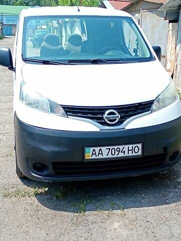 Белый Ниссан NV200, объемом двигателя 1.46 л и пробегом 318 тыс. км за 7400 $, фото 2 на Automoto.ua