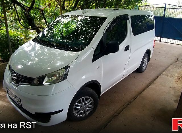 Белый Ниссан NV200, объемом двигателя 1.5 л и пробегом 244 тыс. км за 10300 $, фото 6 на Automoto.ua