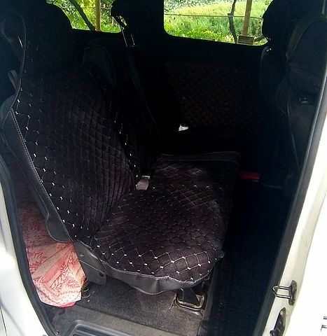 Белый Ниссан NV200, объемом двигателя 1.5 л и пробегом 244 тыс. км за 10300 $, фото 3 на Automoto.ua