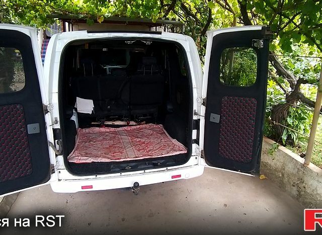 Белый Ниссан NV200, объемом двигателя 1.5 л и пробегом 244 тыс. км за 10300 $, фото 2 на Automoto.ua