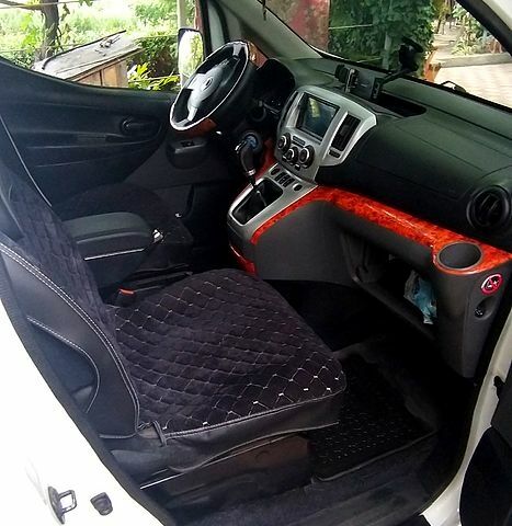 Белый Ниссан NV200, объемом двигателя 1.5 л и пробегом 244 тыс. км за 10300 $, фото 4 на Automoto.ua