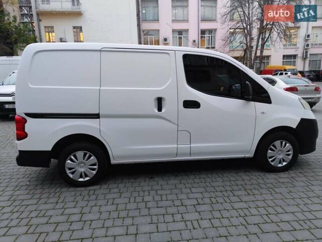 Білий Ніссан NV200, об'ємом двигуна 1.46 л та пробігом 245 тис. км за 6000 $, фото 5 на Automoto.ua