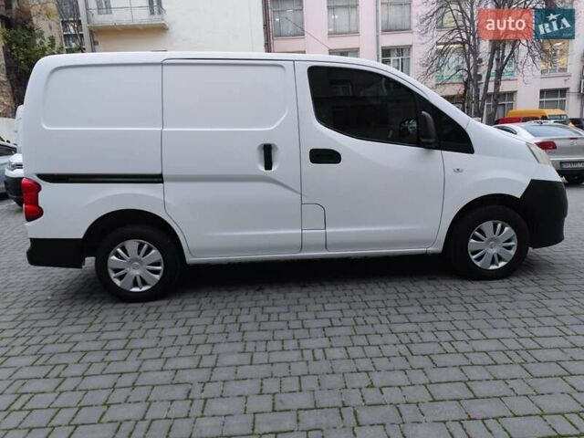 Білий Ніссан NV200, об'ємом двигуна 1.46 л та пробігом 245 тис. км за 6000 $, фото 6 на Automoto.ua