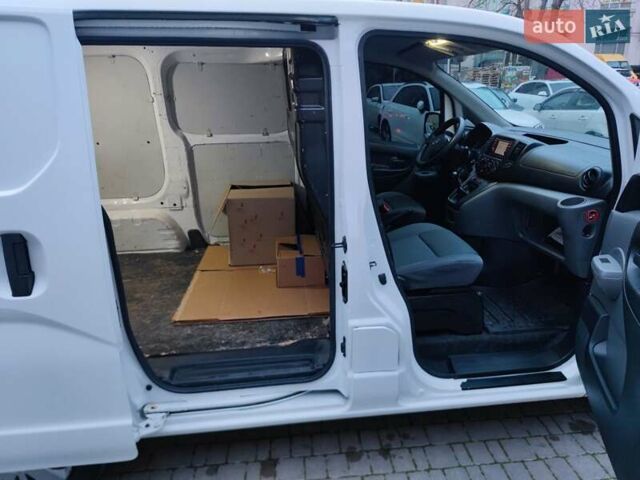 Білий Ніссан NV200, об'ємом двигуна 1.46 л та пробігом 245 тис. км за 6000 $, фото 24 на Automoto.ua