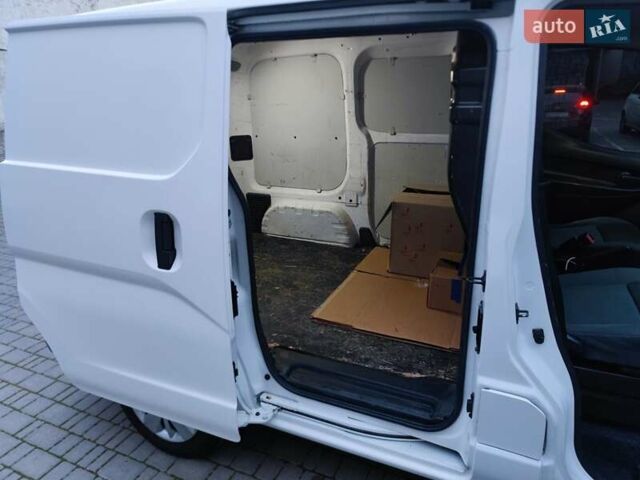 Білий Ніссан NV200, об'ємом двигуна 1.46 л та пробігом 245 тис. км за 6000 $, фото 25 на Automoto.ua