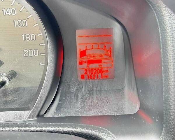 Белый Ниссан NV200, объемом двигателя 1.5 л и пробегом 210 тыс. км за 13000 $, фото 2 на Automoto.ua