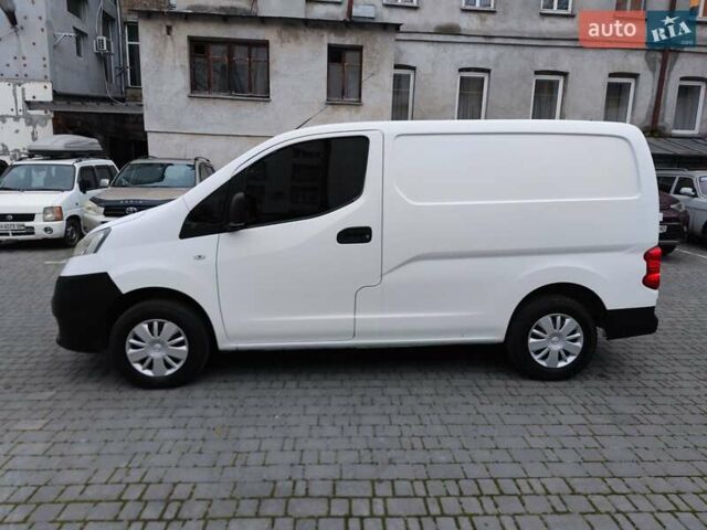 Білий Ніссан NV200, об'ємом двигуна 1.46 л та пробігом 245 тис. км за 6000 $, фото 1 на Automoto.ua