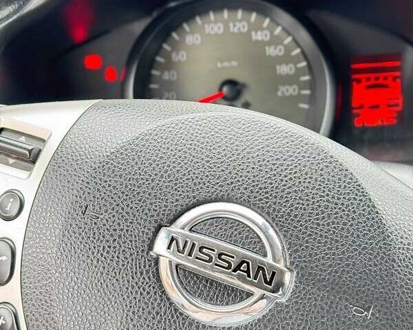 Белый Ниссан NV200, объемом двигателя 1.5 л и пробегом 210 тыс. км за 13000 $, фото 3 на Automoto.ua