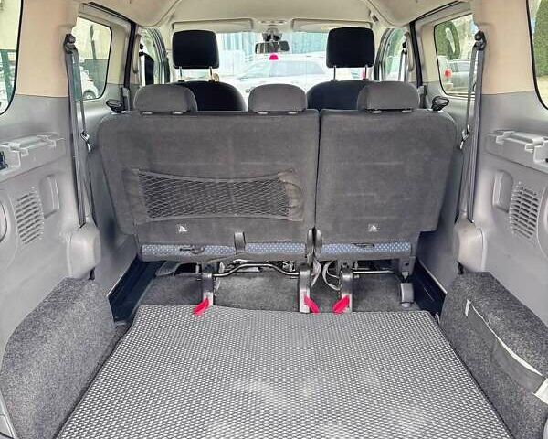 Белый Ниссан NV200, объемом двигателя 1.5 л и пробегом 210 тыс. км за 13000 $, фото 12 на Automoto.ua