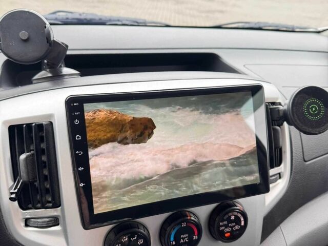 Белый Ниссан NV200, объемом двигателя 1.5 л и пробегом 210 тыс. км за 13000 $, фото 2 на Automoto.ua