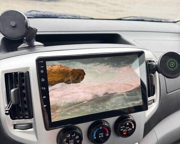 Белый Ниссан NV200, объемом двигателя 1.5 л и пробегом 210 тыс. км за 13000 $, фото 1 на Automoto.ua