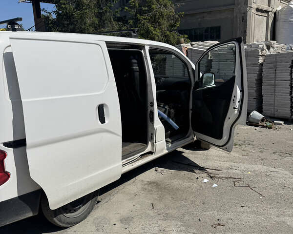 Белый Ниссан NV200, объемом двигателя 1.5 л и пробегом 295 тыс. км за 6800 $, фото 13 на Automoto.ua