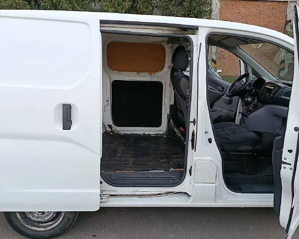 Білий Ніссан NV200, об'ємом двигуна 1.46 л та пробігом 217 тис. км за 8000 $, фото 12 на Automoto.ua