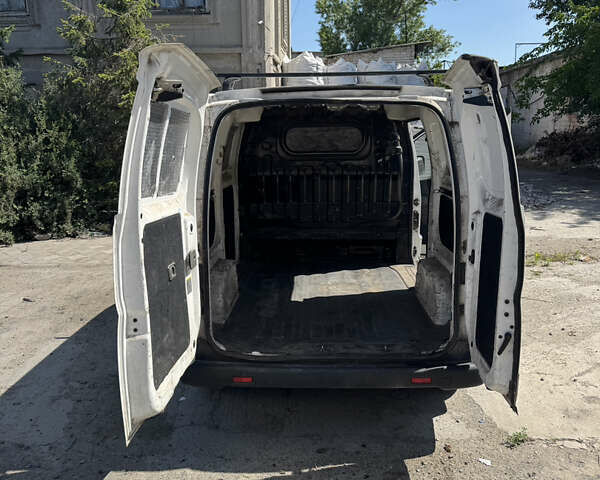 Белый Ниссан NV200, объемом двигателя 1.5 л и пробегом 295 тыс. км за 6800 $, фото 16 на Automoto.ua