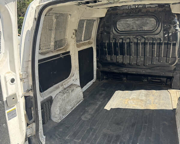 Белый Ниссан NV200, объемом двигателя 1.5 л и пробегом 295 тыс. км за 6800 $, фото 14 на Automoto.ua