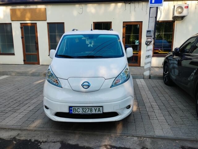 Белый Ниссан NV200, объемом двигателя 0 л и пробегом 115 тыс. км за 13500 $, фото 1 на Automoto.ua