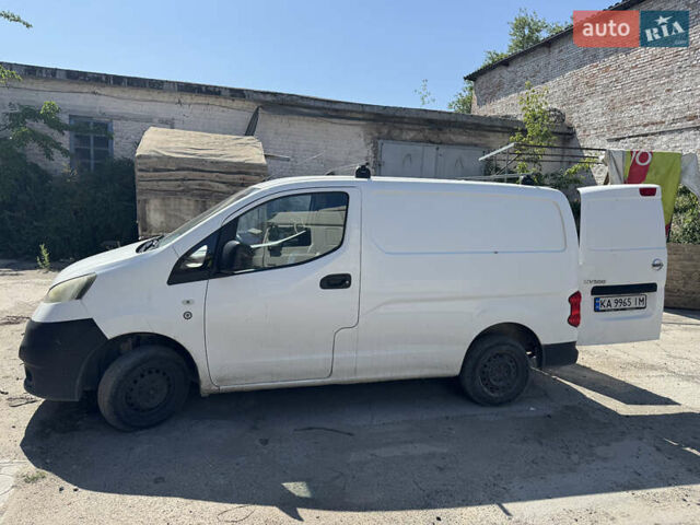 Белый Ниссан NV200, объемом двигателя 1.5 л и пробегом 295 тыс. км за 6800 $, фото 5 на Automoto.ua