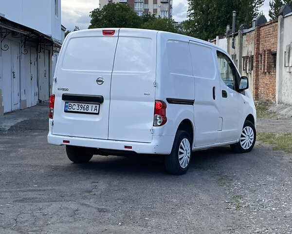 Белый Ниссан NV200, объемом двигателя 1.5 л и пробегом 126 тыс. км за 8500 $, фото 3 на Automoto.ua