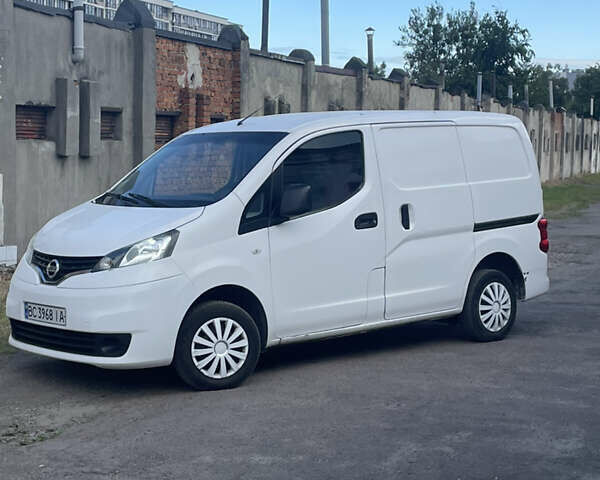 Белый Ниссан NV200, объемом двигателя 1.5 л и пробегом 126 тыс. км за 8500 $, фото 1 на Automoto.ua