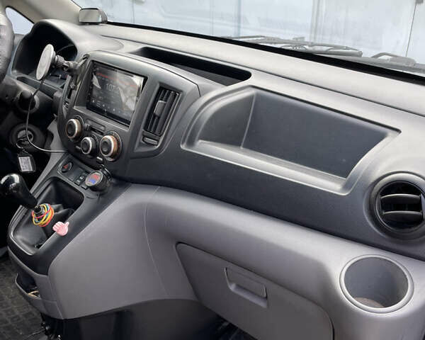 Белый Ниссан NV200, объемом двигателя 1.5 л и пробегом 126 тыс. км за 8500 $, фото 16 на Automoto.ua